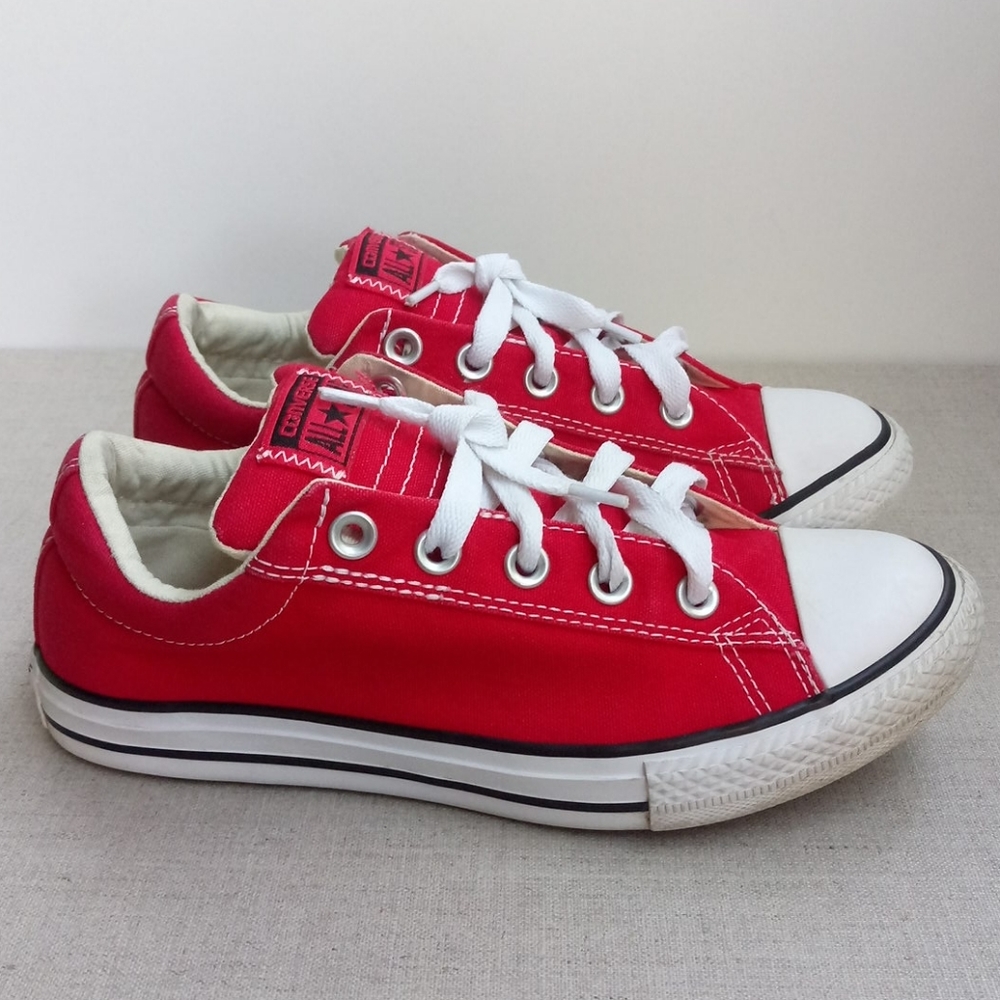 Converse Unisex US 4 EU 36 Red Classic Sneakers